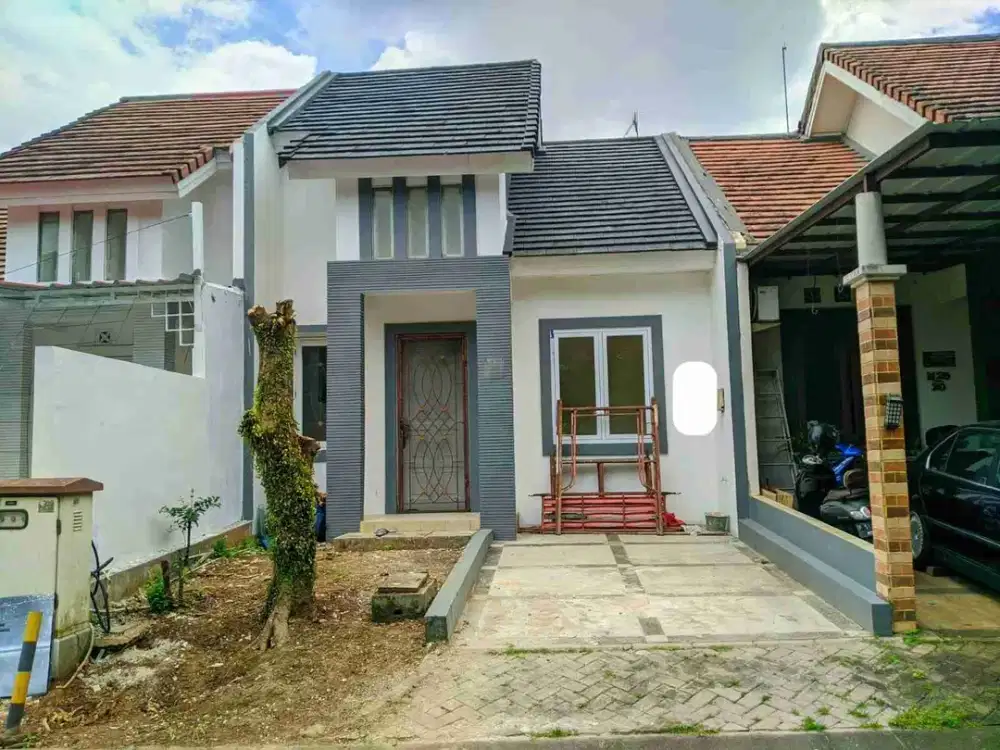 rumah posisi depan taman di legenda wisata cibubur