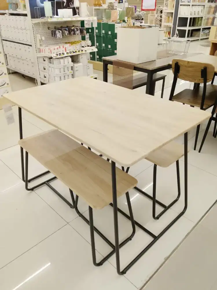 Meja Makan Minimalis