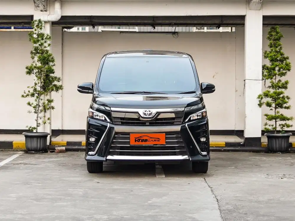 DP 10Jt ,TOYOTA VOXY 2.0 L MATIC 2019 HITAM