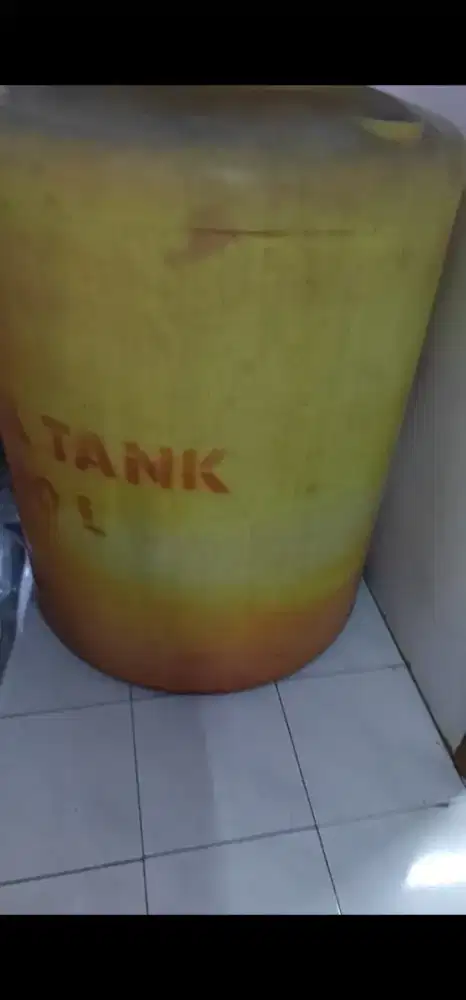 TOREN AIR BEKAS 520 LITER