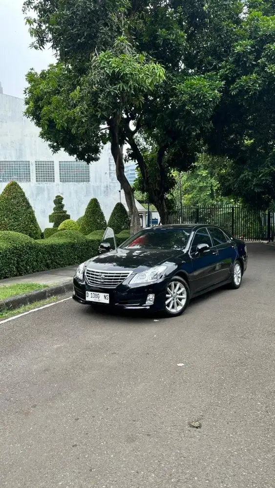 Toyota Crown Royal Salon