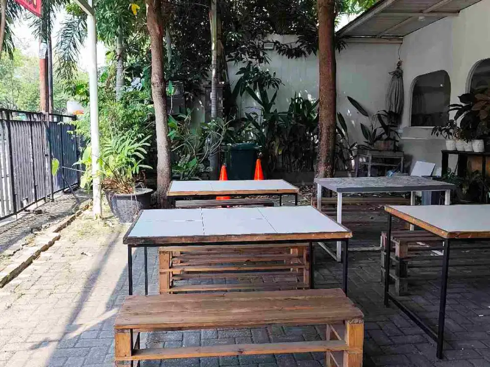 Disewakan Rumah usaha Jalan Raya Pucang