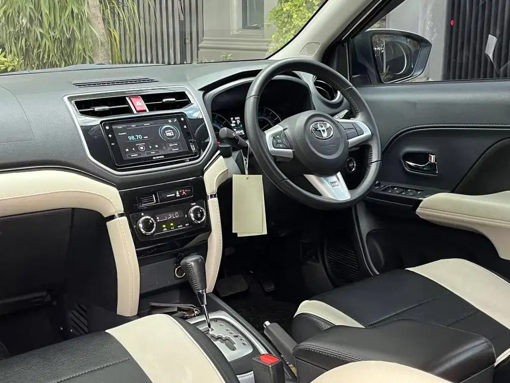 TOYOTA RUSH GR AT 2021 PUTIH LOW KM LIKE NEW ISTIMEWA SIAP PAKAI