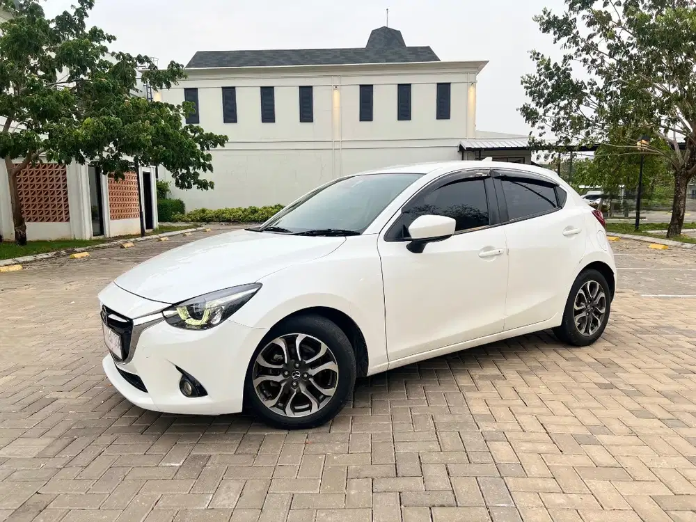JUAL CEPAT TERMURAH ALL NEW MAZDA 2 GT 2016 MATIC TIPE TERTINGGI.