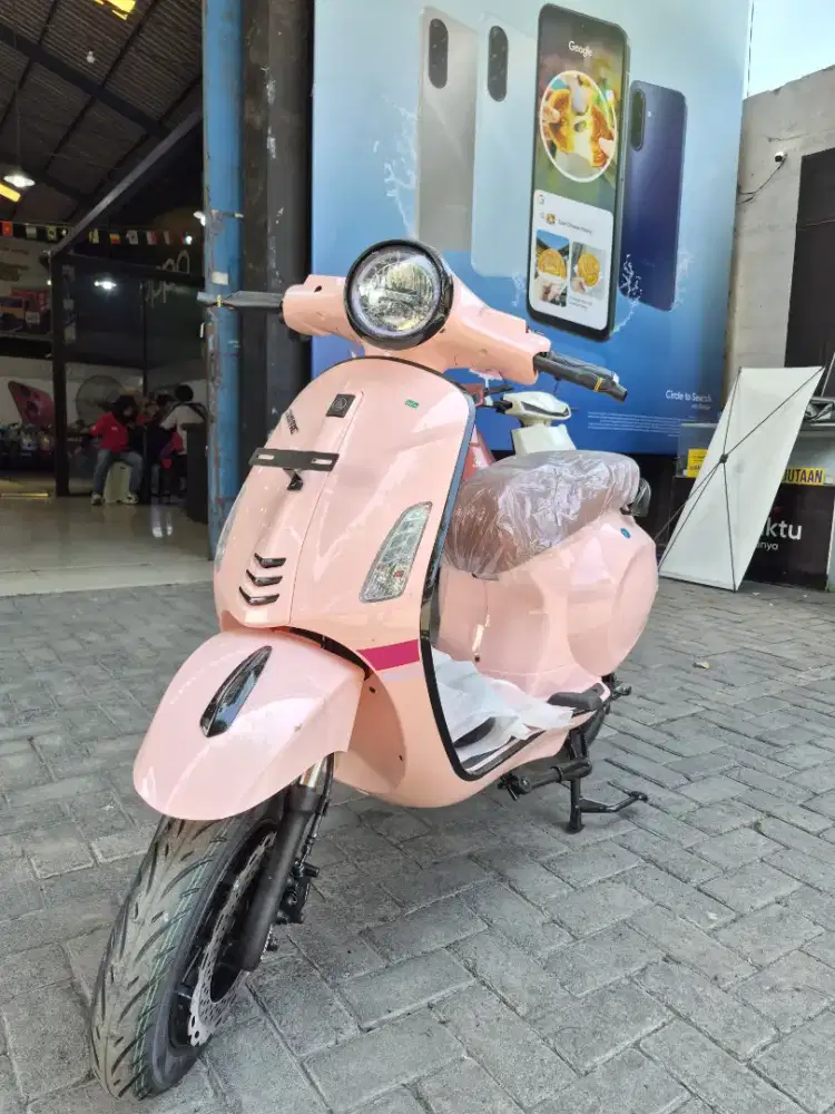 VESPA LISTRIK 8 JUTAAN