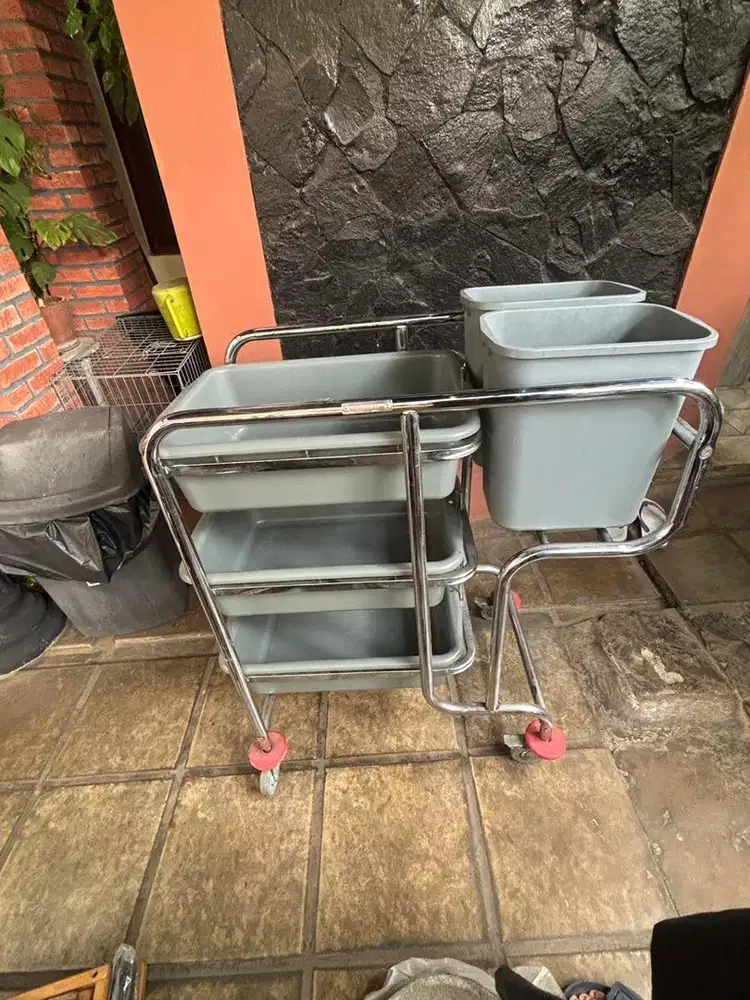 Trolley piring kotor