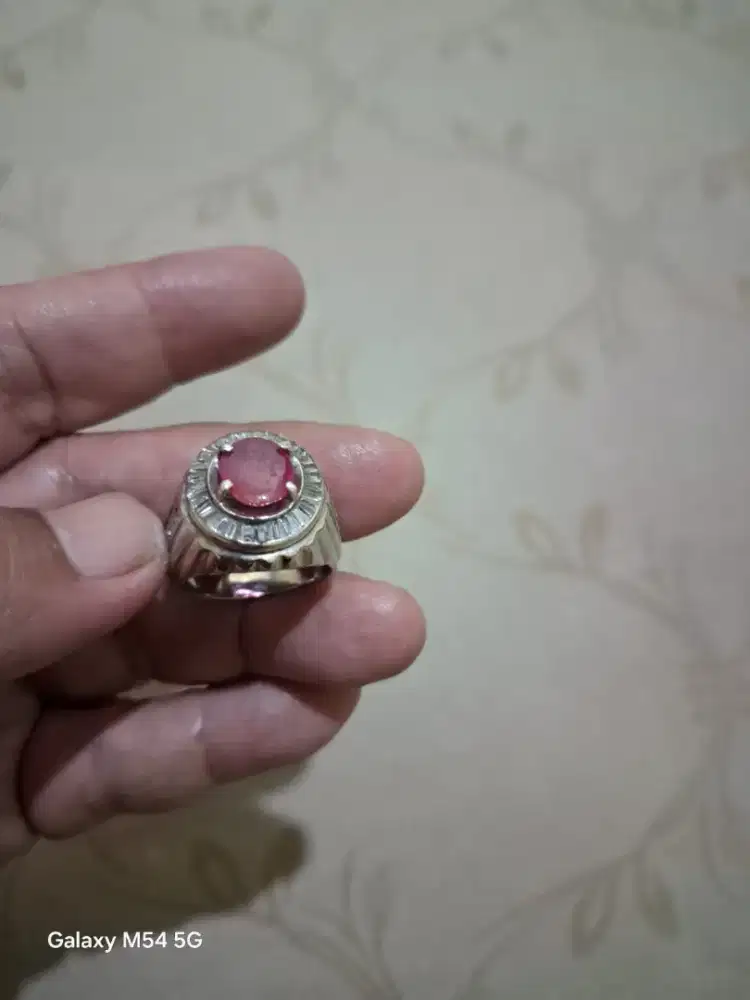 Natural ruby madagaskar.