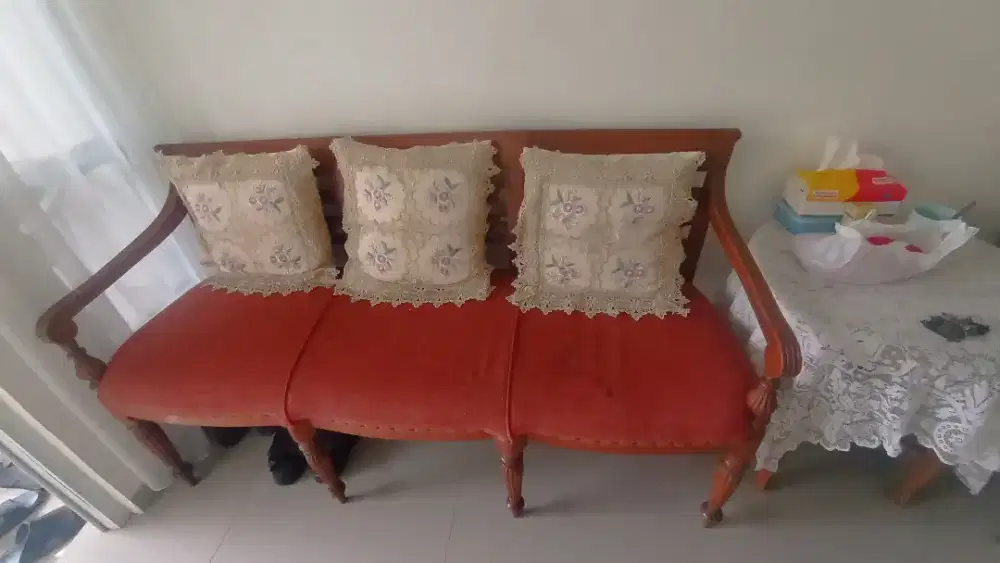 Dijual Murah 1 set Meja Kursi Tamu Kayu dgn Busa