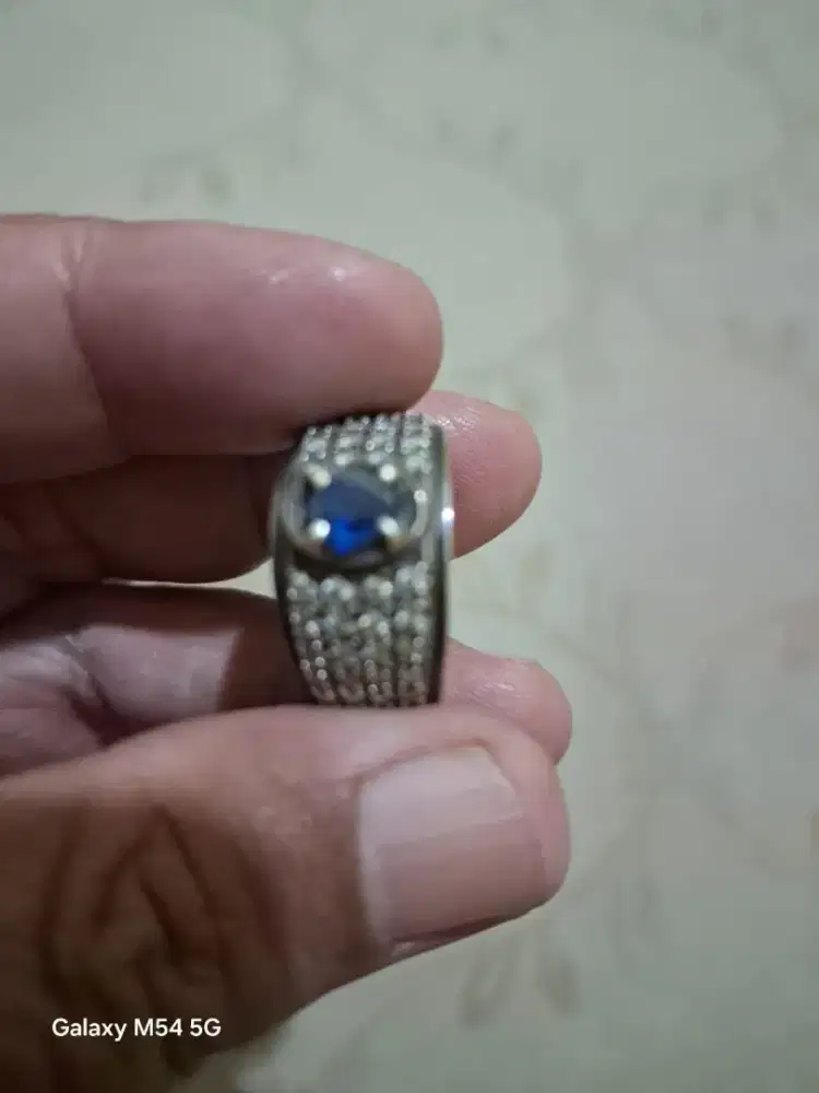 NATURAL ROYAL BLUE CEYLON.