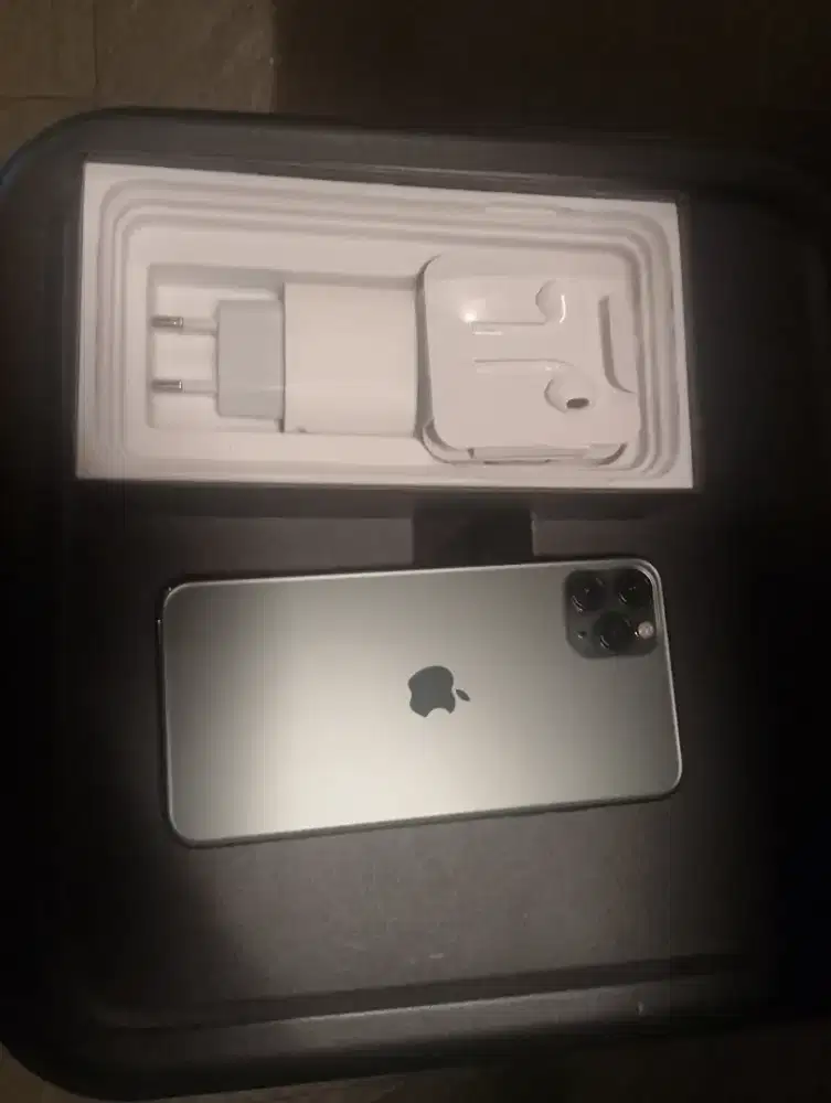 Iphone 11 pro max 256gb lebih dari baru