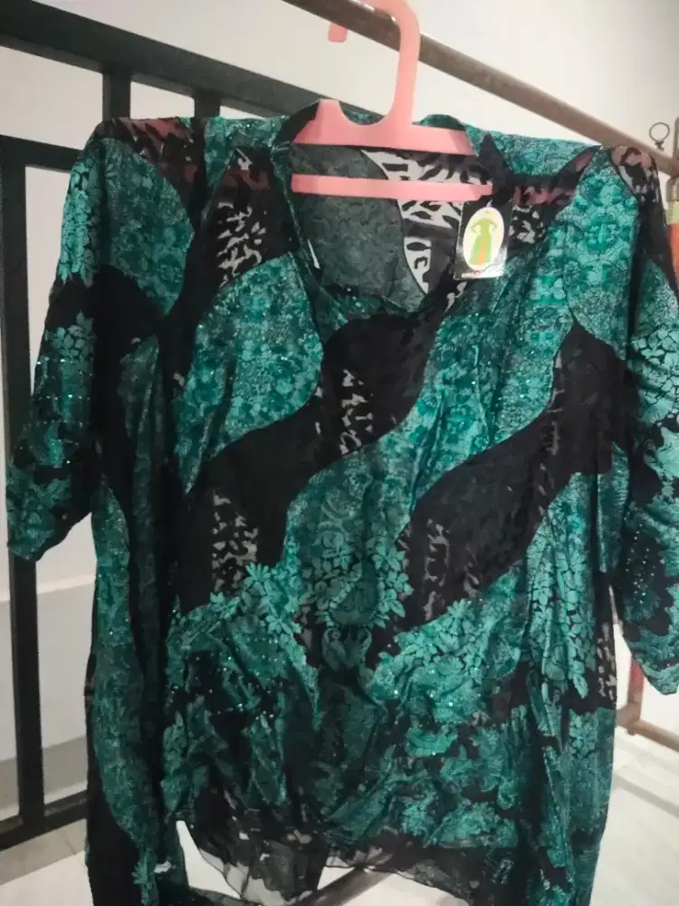 Atasan wanita corak batik bunga