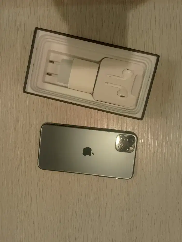 Iphone 11 pro max 256gb paling beda fan baru