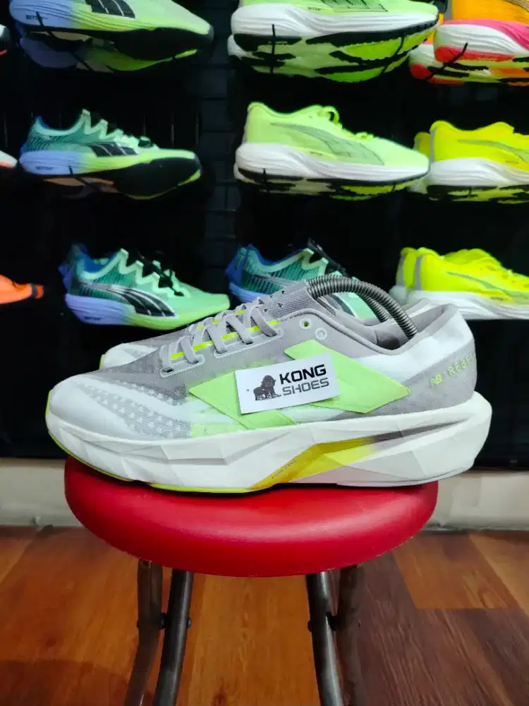 SEPATU NB FUELCELL REBEL V4 BEIGE GREEN