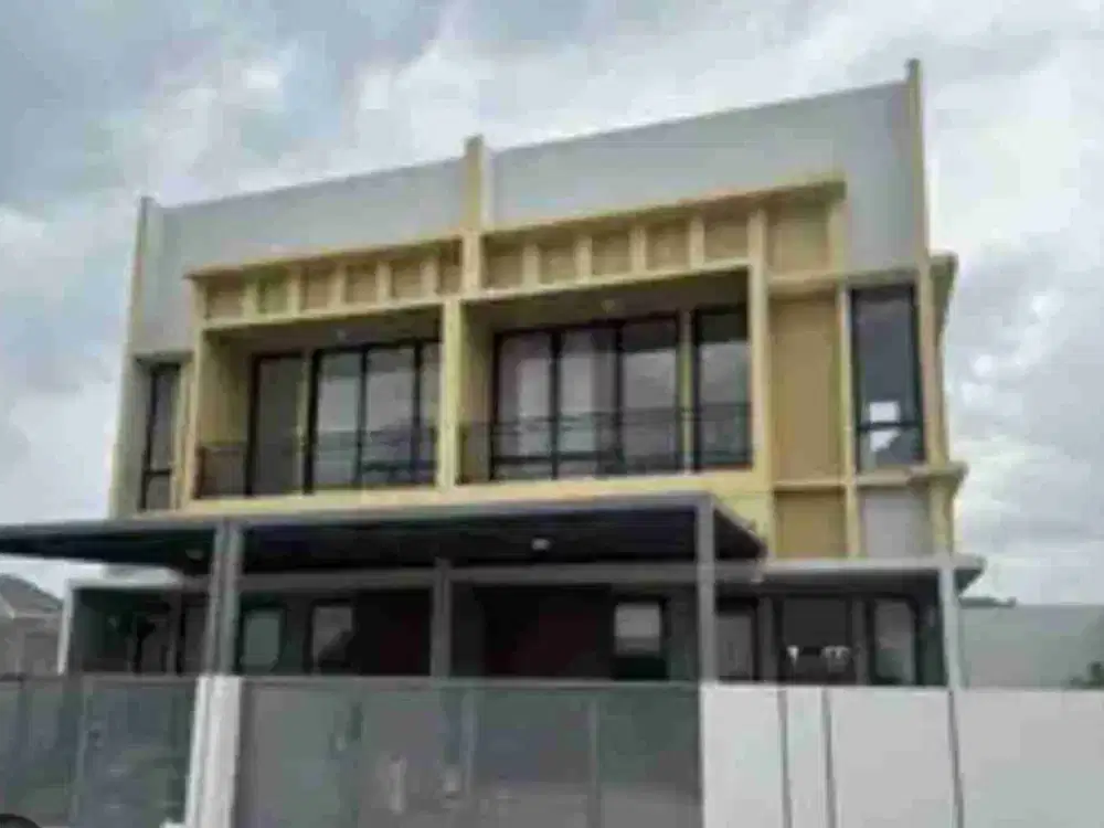 Rumah minimalis 2 lantai di lokasi strategis dan terletak di East Boulevard