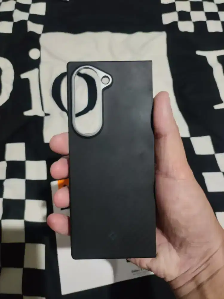 Case fold 6 spigen aramid carbon like new original
