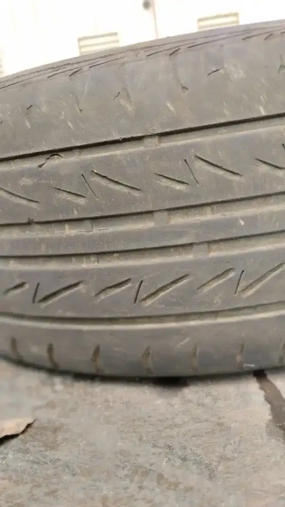 Bridgestone techno sports 2R 1K CAL 2223
245/45R18 100W 2R 1M CAL2223