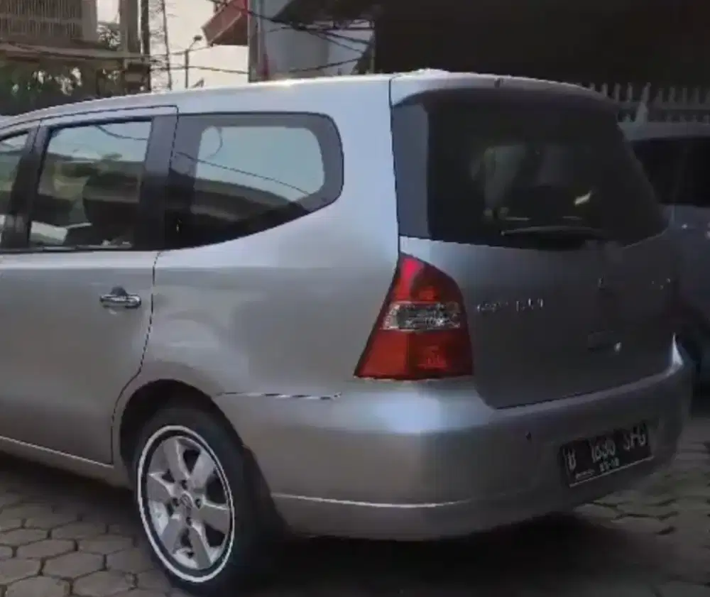 Nissan Grand livina 2010 Bensin