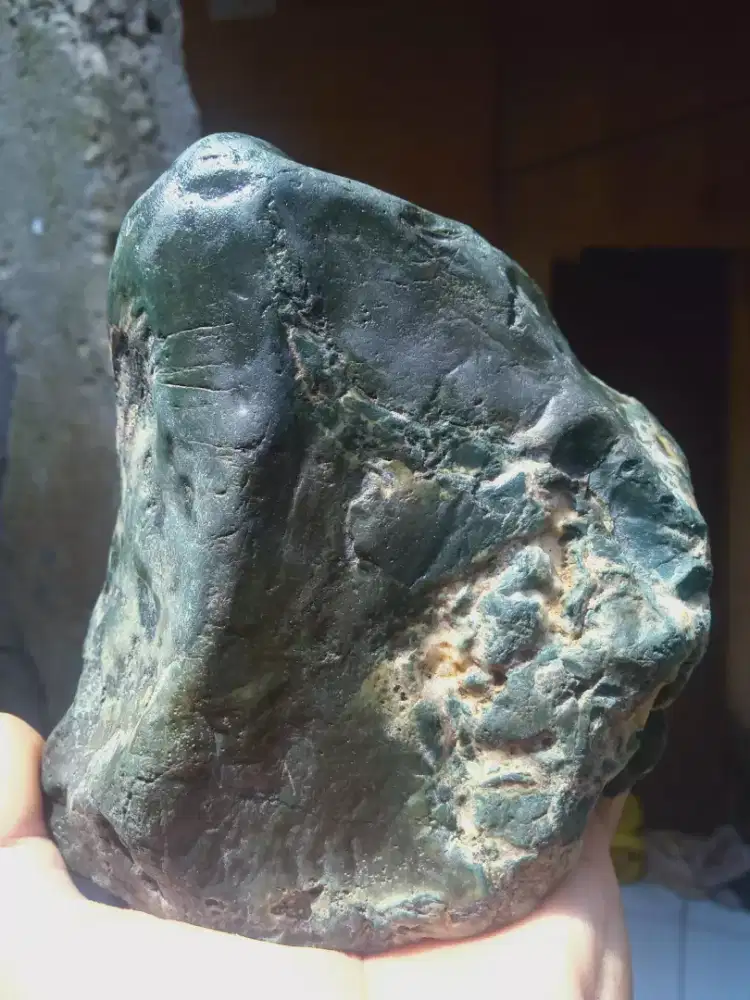 Bongkahan Tunggal Batu Warna Hijau Garut