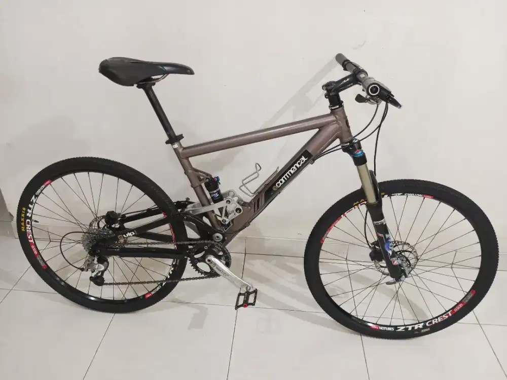 Commencal 4.0 XT brake magura MT roda 27.5 ztr crest strummer 350 fox