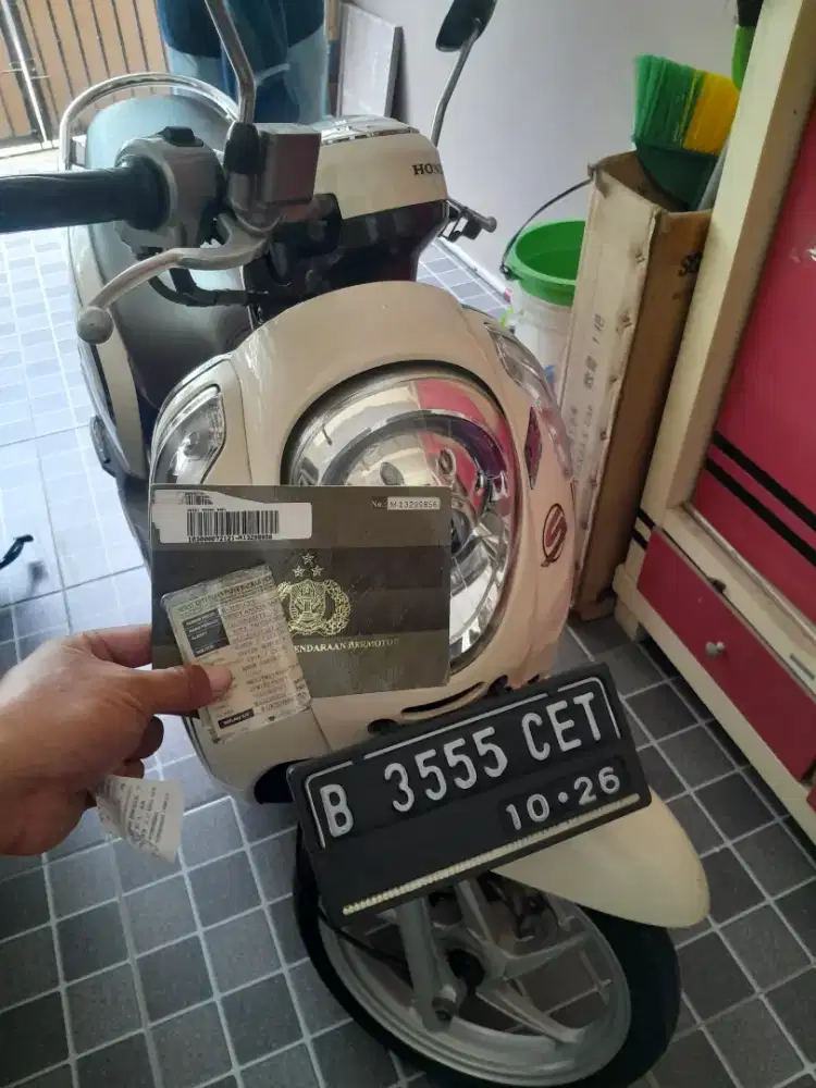 Dijual honda scoopy th 2016 warna cream mulus ban tebal 80% pajak on