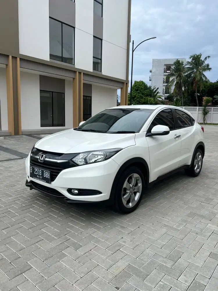 LOW KM MULUS TERAWAT LIKE NEW ! Honda HRV 1.5 E CVT AT 2017 Putih