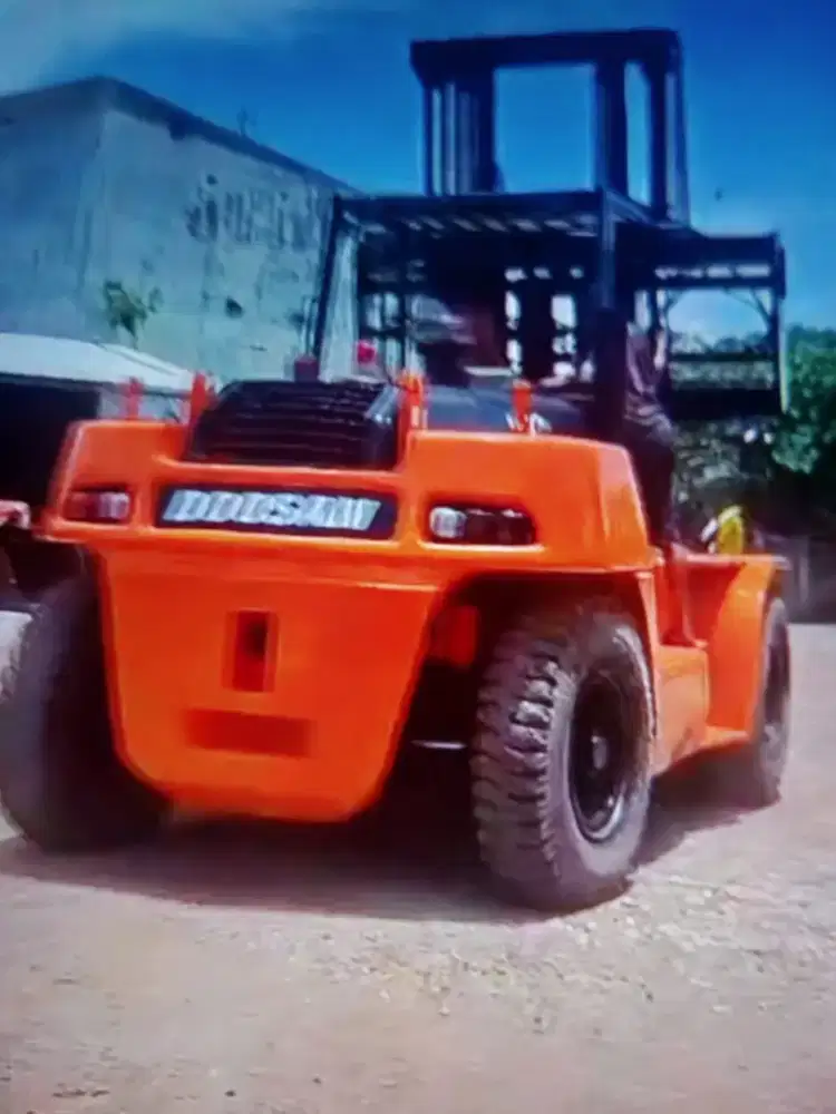 Forklift doosan 15 ton tahun 2015