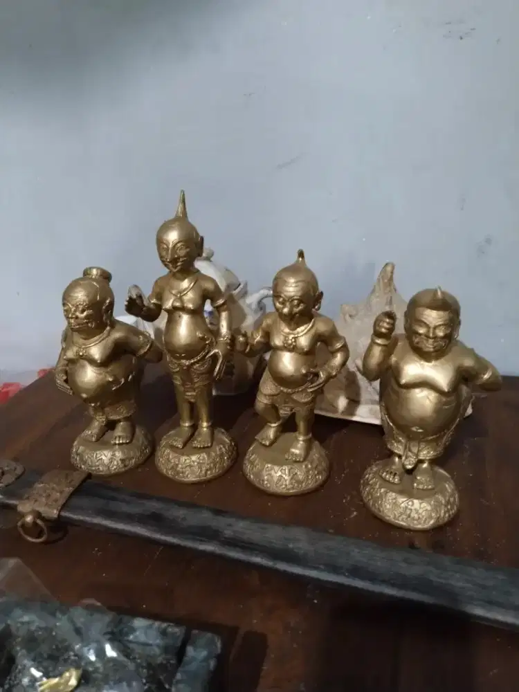 Pajangan kuningan punokawan