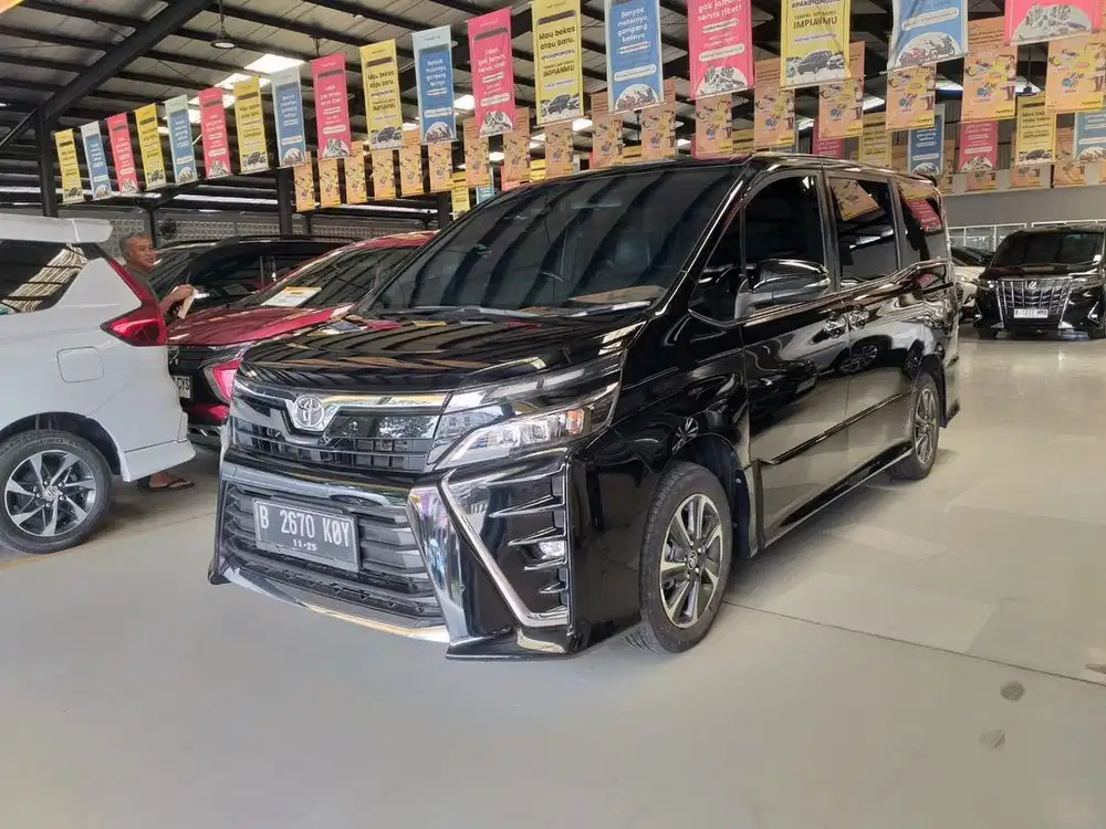 LOW KM MULUS TERAWAT LIKE NEW ! Toyota Voxy 2.0 AT 2020 Hitam