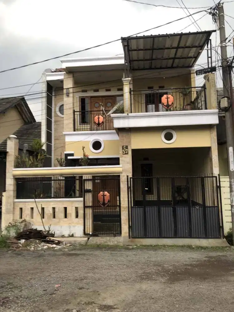 Dijual Rumah Strategis dekat Kampus terkenal dan Supermarket