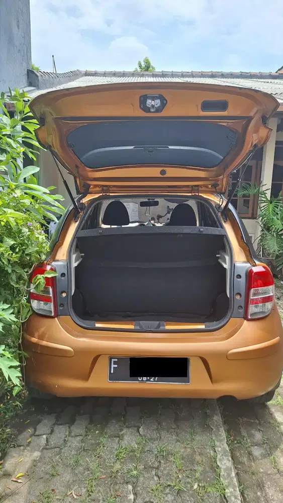 Nissan March 2011 Bensin