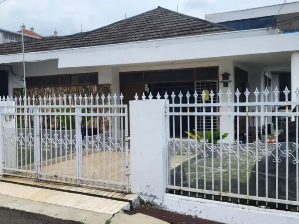 Dijual Rumah 1 1/2 Lantai di Bandung