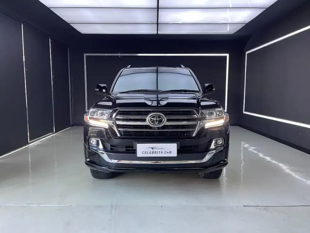 KM 26.000 an Toyota Land Cruiser VXR 200 4.5L Tahun 2019