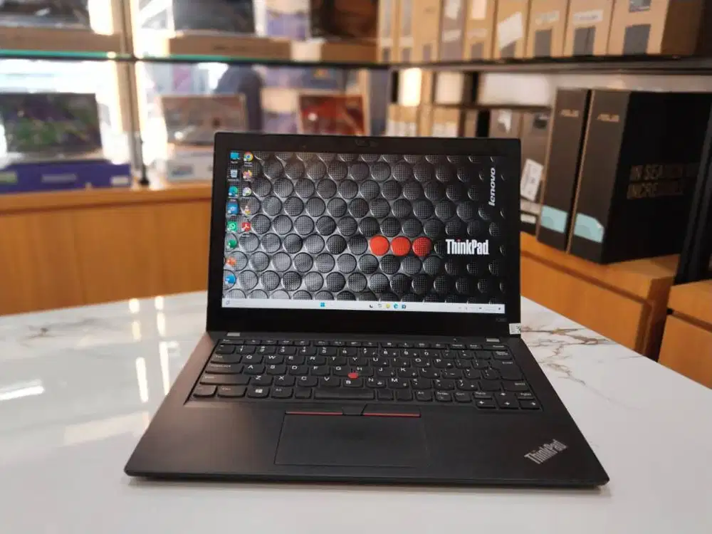 LENOVO THINKPAD X280 CORE I5-8250U/RAM 8GB/SSD 256GB/MULUS SIAP PAKAI