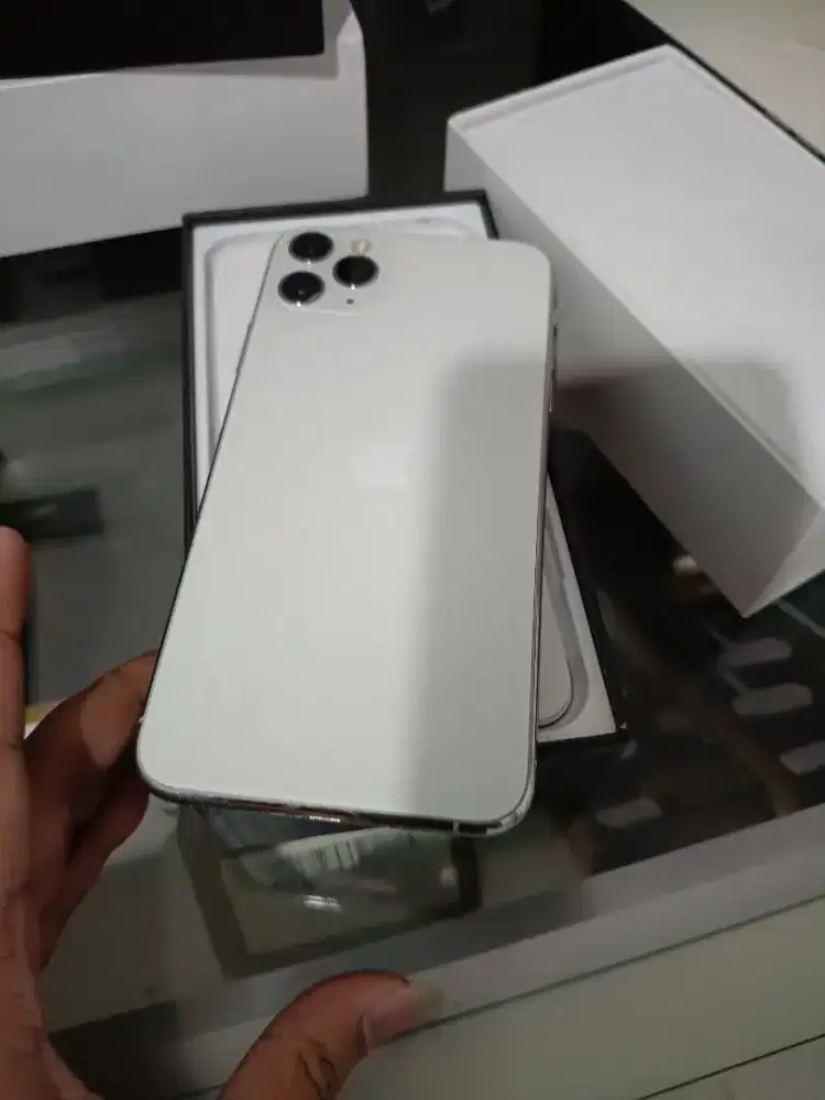 iPhone 11 pro max 64Gb whitlis