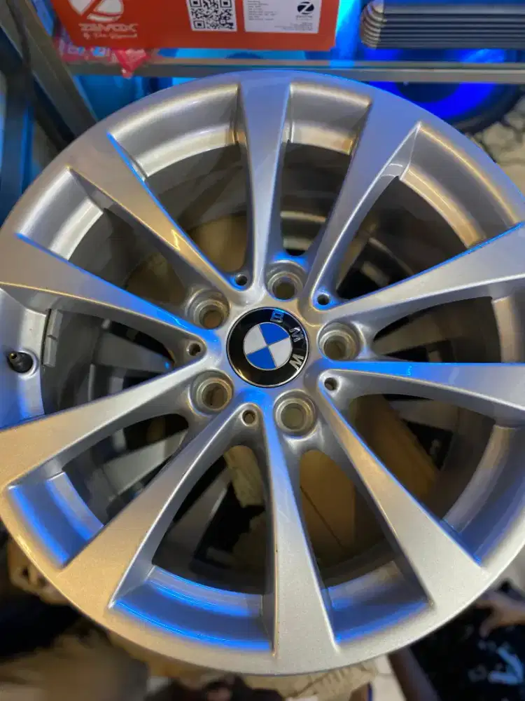 Pelek ori BMW barang sangat bagus sekali