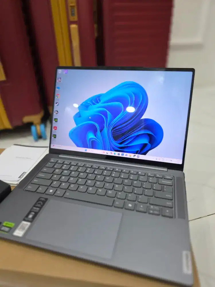 Lenovo yoga pro 7i Intel Ultra 9 + RTD 40608gb