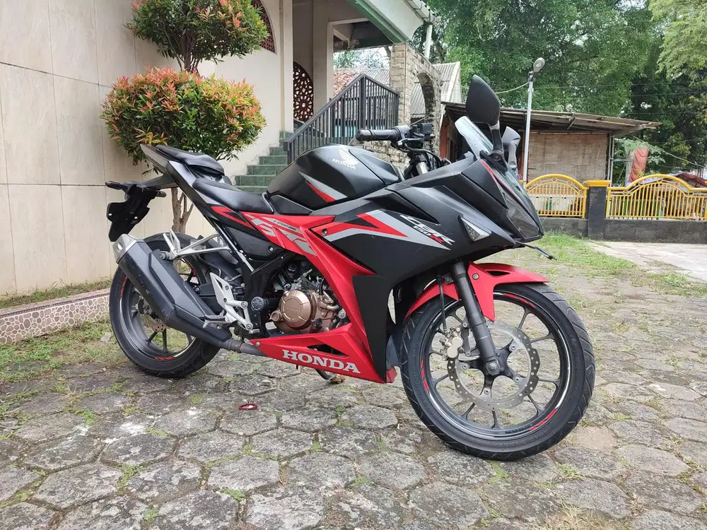 YAMAHA R15 V3 TAHUN 2018