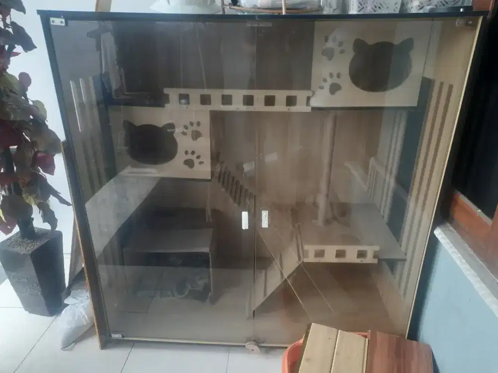 Rumah Kucing Bahan HPL dan Pintu Kaca