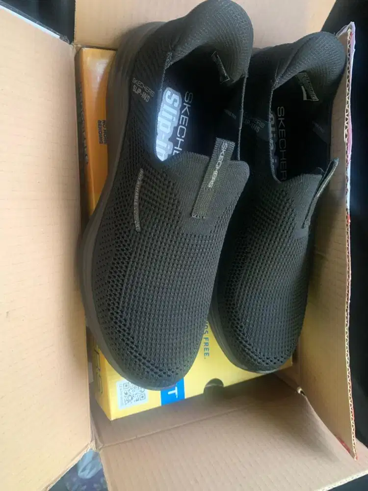 Sepatu sketcher slip-ins foam 42 EU