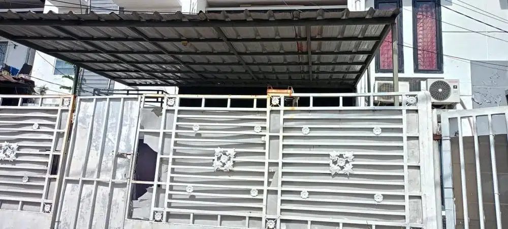 Disewakan rumah2 lantai. Dekat tol tb simatupang