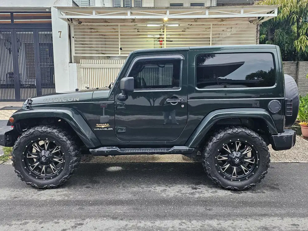 Jeep Wrangler 2011 SAHARA RARE ITEM