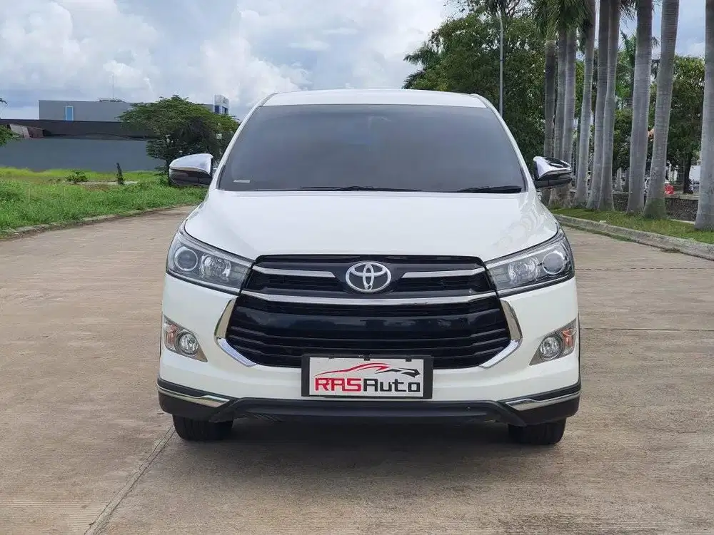 [ TDP 50 jt ]  Toyota Innova Venturer 2.4 DIESEL MT MANUAL 2019 Putih