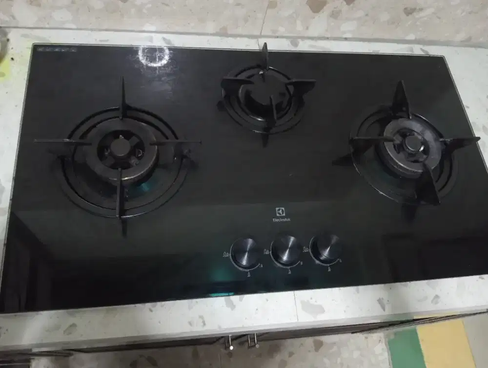 Kompor tanam Electrolux 3 tungku