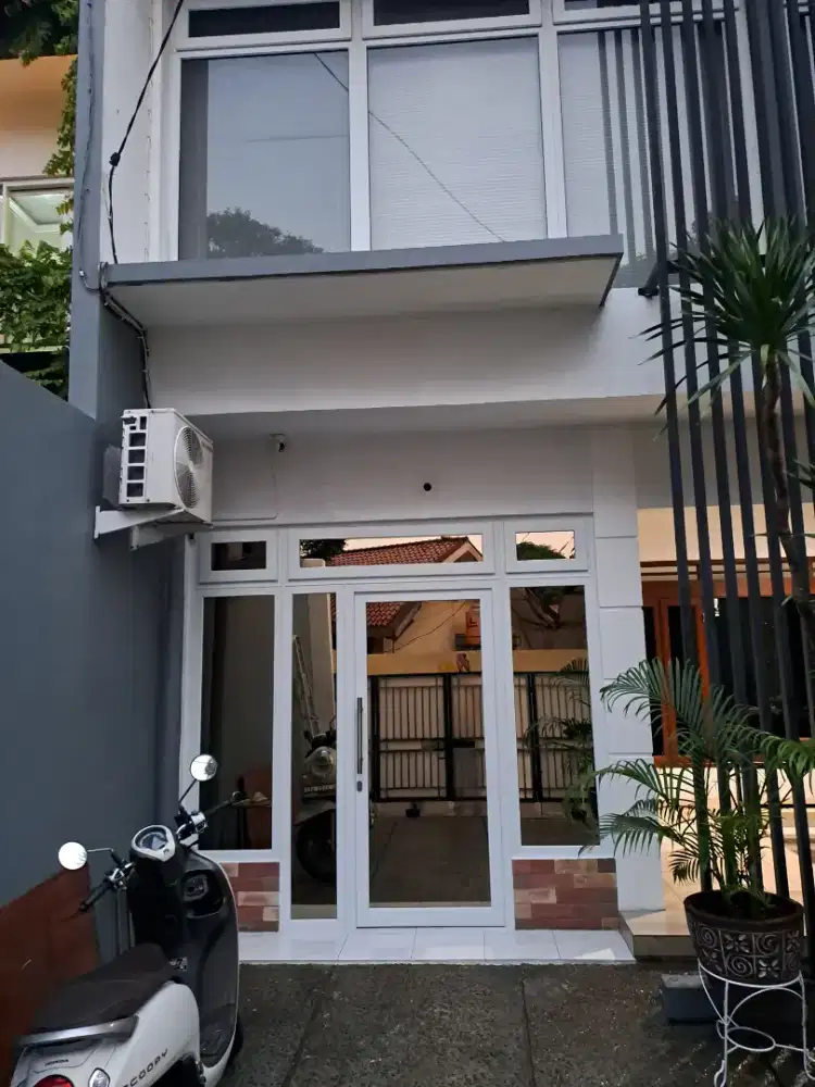 DiSEWAKAN RUMAH Kantor Jln SAMBAS, PANGLIMA  POLIM , KEB BARU, JAKSEL