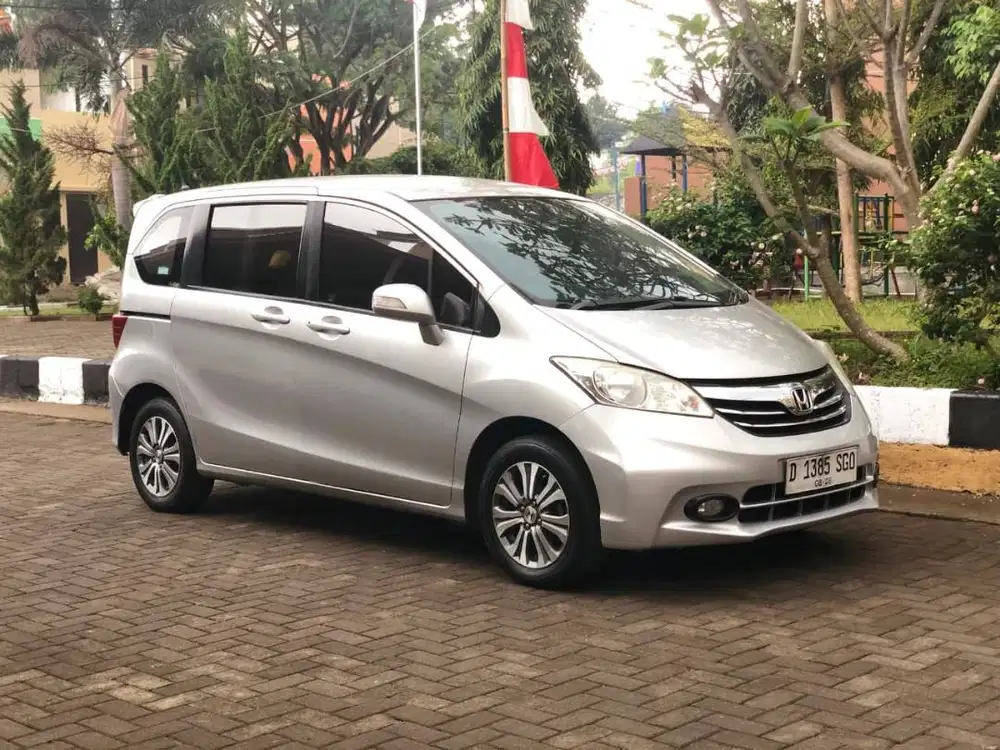 HONDA FREED SD 1.5 AT 2013