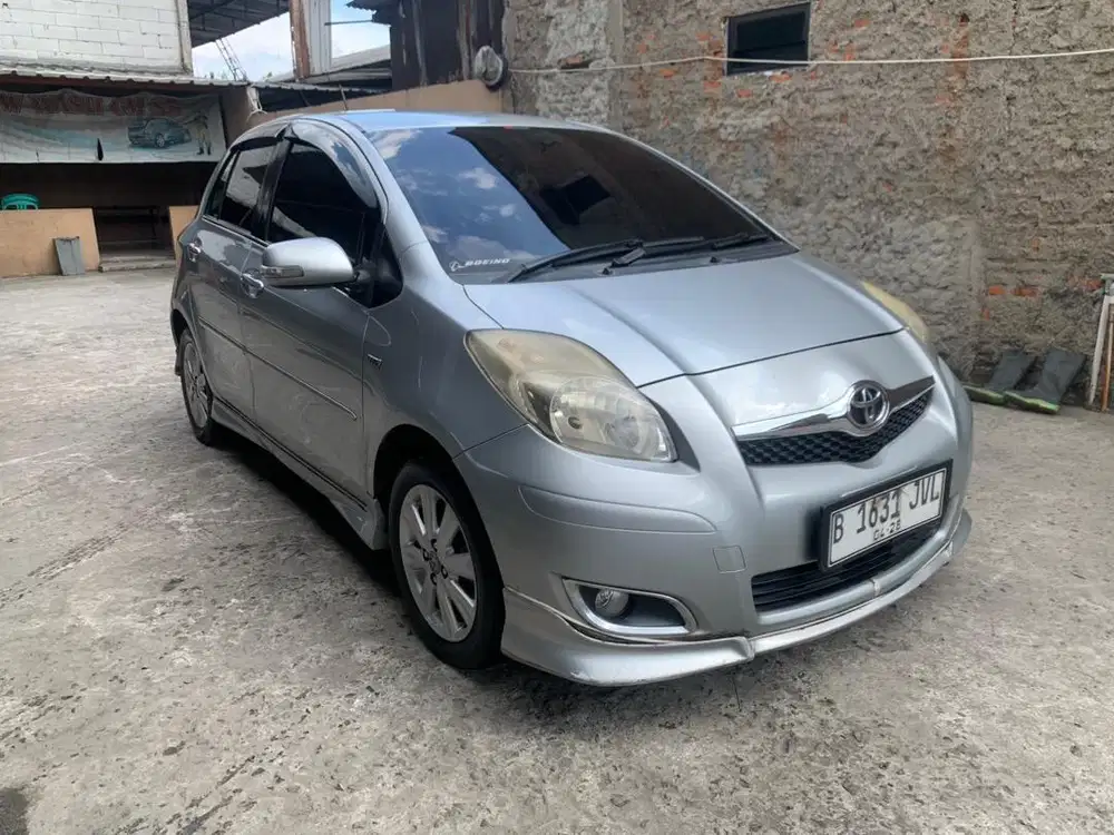 Toyota yaris 2011 type S Manual