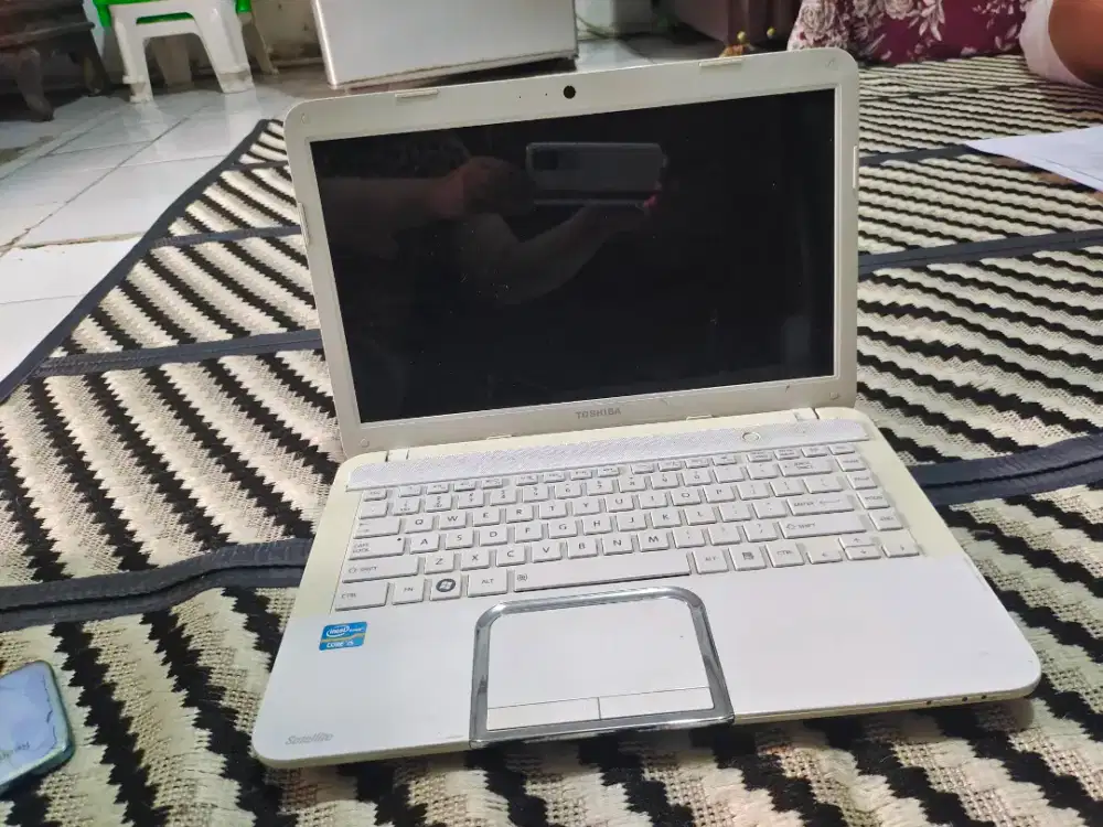Dijual Laptop TOSHIBA