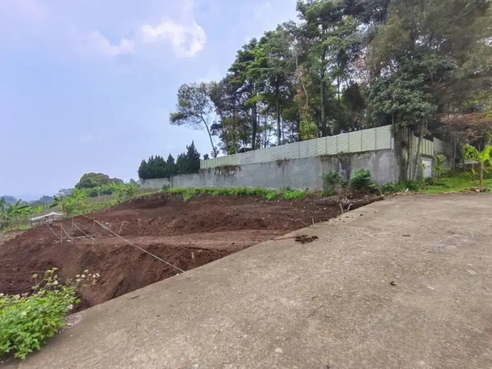 Tanah dengan Panorama Kota Cimahi – Tempat Tenang untuk Hidup & Berinvestasi.