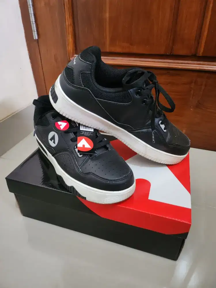 Airwalk Corsa Men's Skate Shoes size 42 like new 2x pakai
