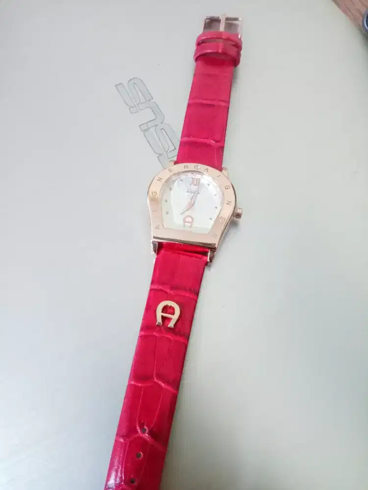 jam tangan wanita AIGNER